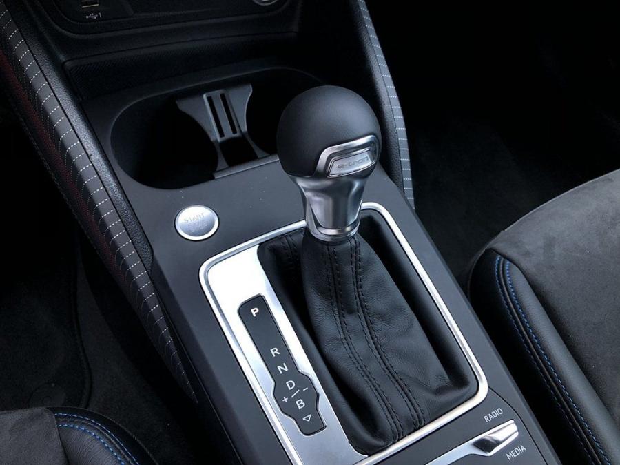 Детали интерьера Audi Q2 L 30 e-tron 2019 года  (CN) (фото 12 из 35)